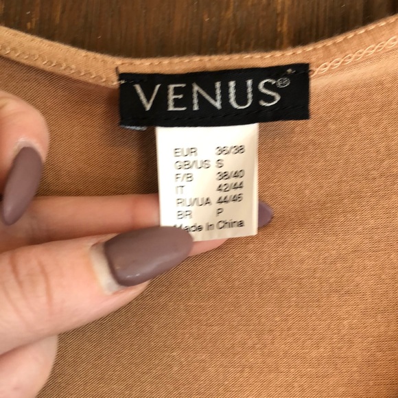 Short sleeve open shoulder tee - Picture 2 of 3